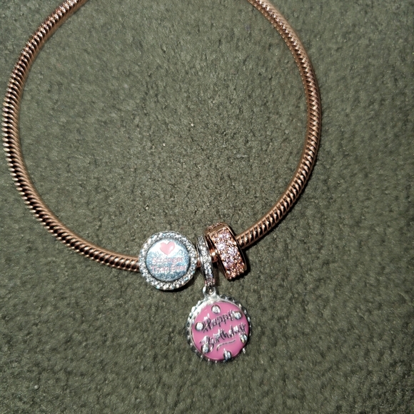 Pandora - Picture 4 of 9